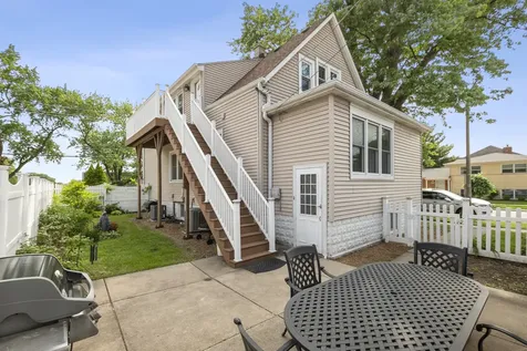 3858 West 99th Street Evergreen Park IL 60805