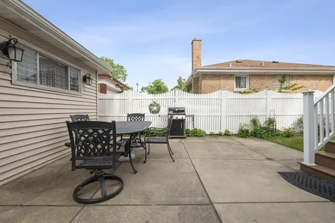 3858 West 99th Street Evergreen Park IL 60805