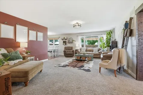 409 East Oak Street Fairbury IL 61739