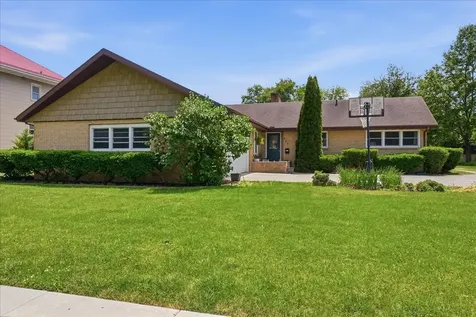409 East Oak Street Fairbury IL 61739