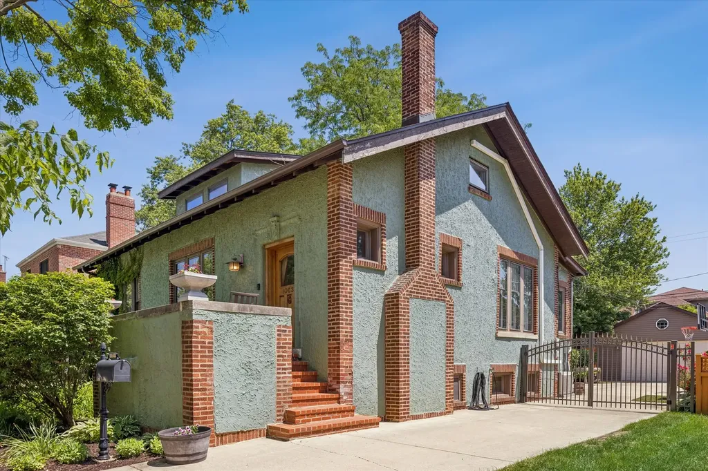10637 South Oakley Avenue Chicago IL 60643