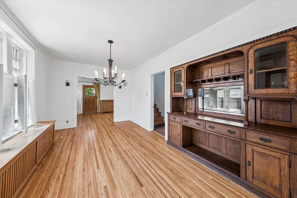 10637 South Oakley Avenue Chicago IL 60643