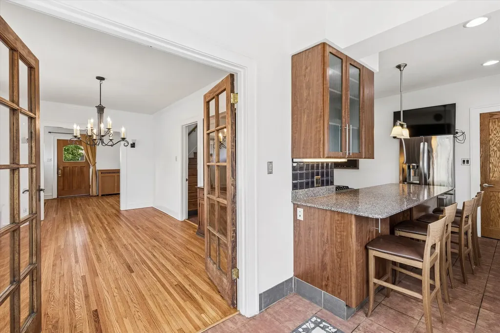10637 South Oakley Avenue Chicago IL 60643