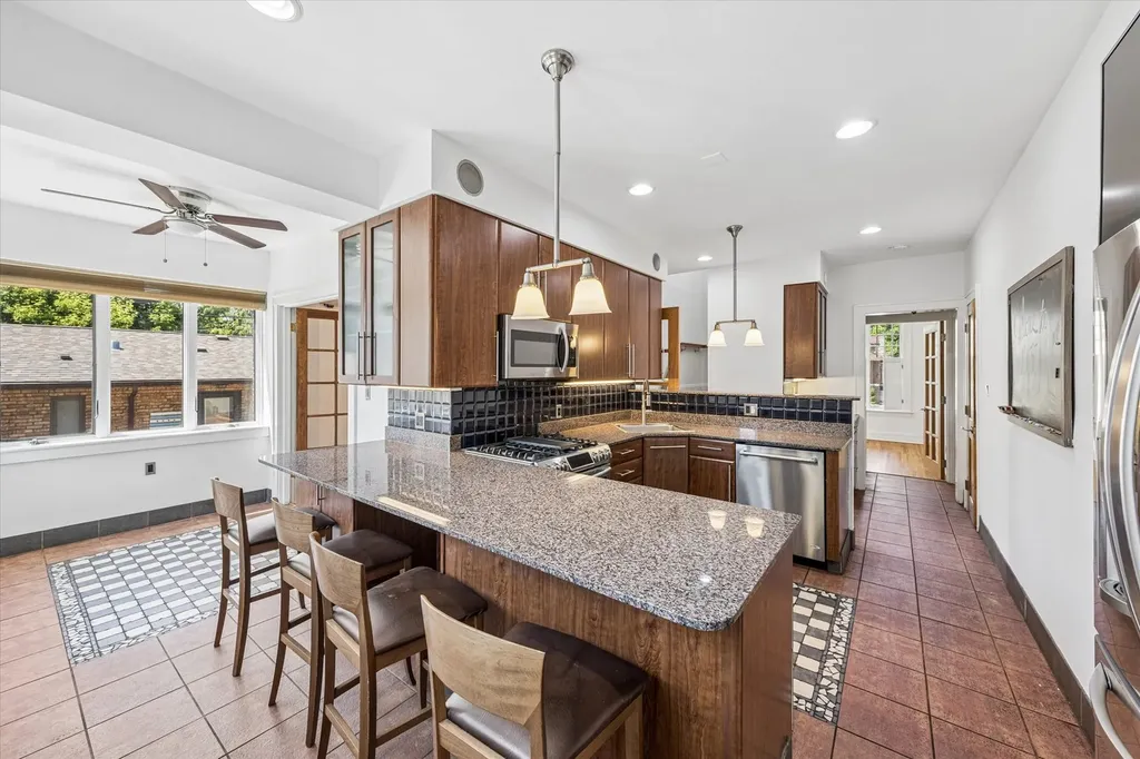 10637 South Oakley Avenue Chicago IL 60643