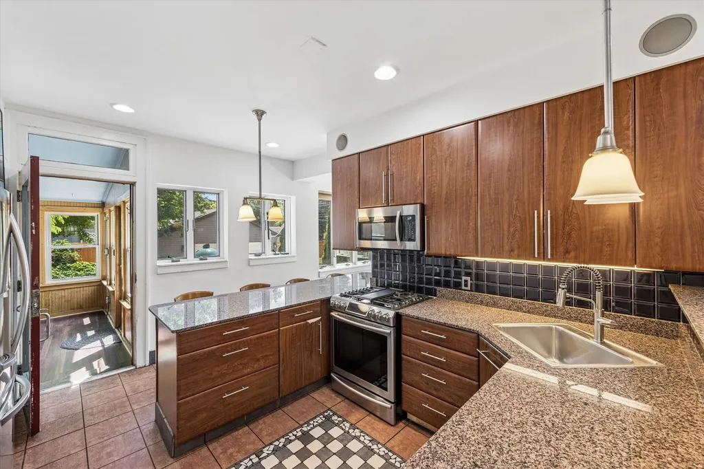 10637 South Oakley Avenue Chicago IL 60643