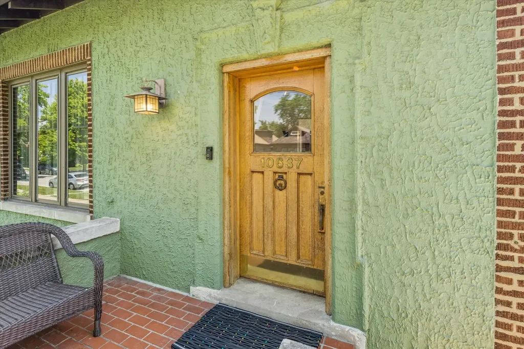 10637 South Oakley Avenue Chicago IL 60643