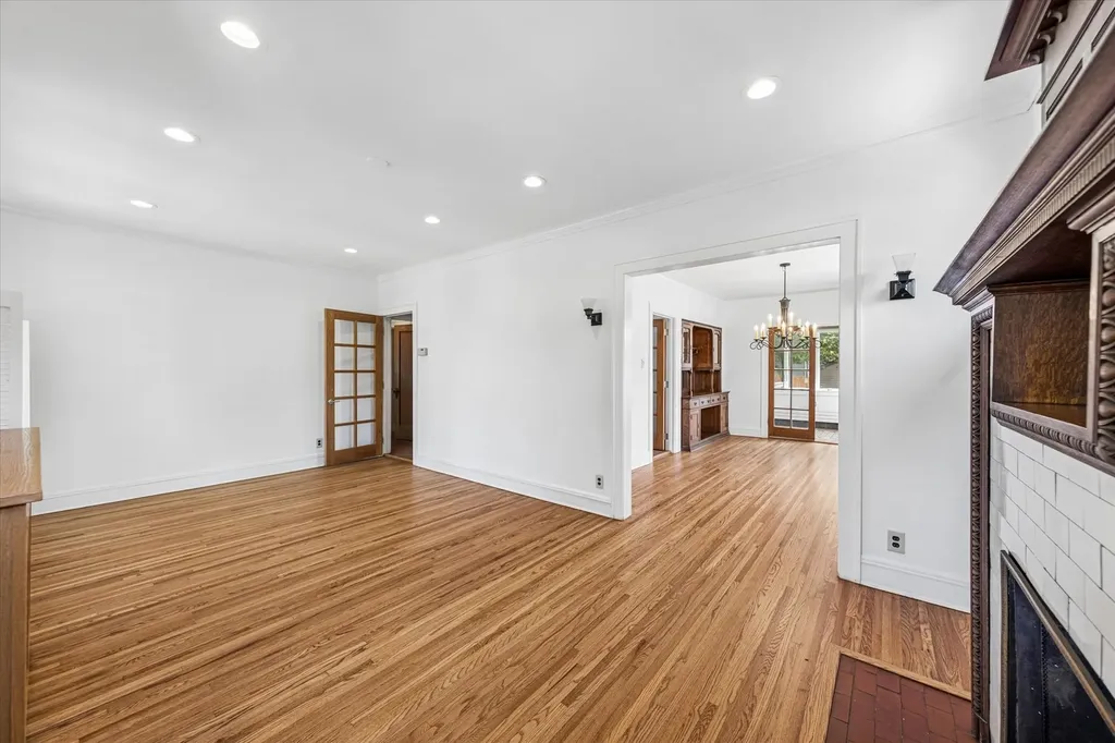 10637 South Oakley Avenue Chicago IL 60643