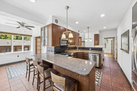 10637 South Oakley Avenue Chicago IL 60643