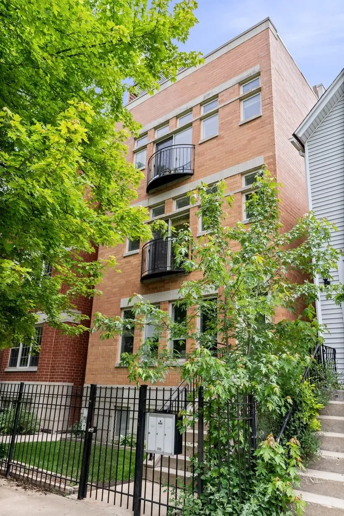 1929 North Sawyer Avenue Chicago IL 60647