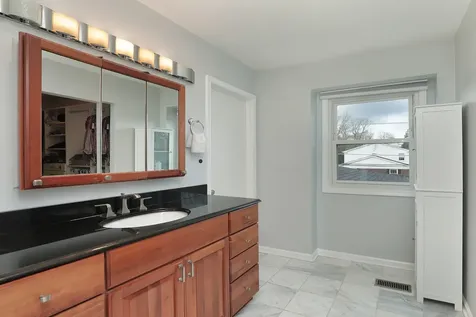 1255 Laurel Avenue Deerfield IL 60015