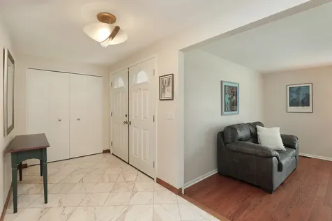 1255 Laurel Avenue Deerfield IL 60015
