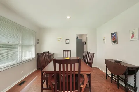 1255 Laurel Avenue Deerfield IL 60015