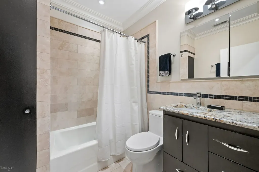 2705 North Bosworth Avenue Chicago IL 60614