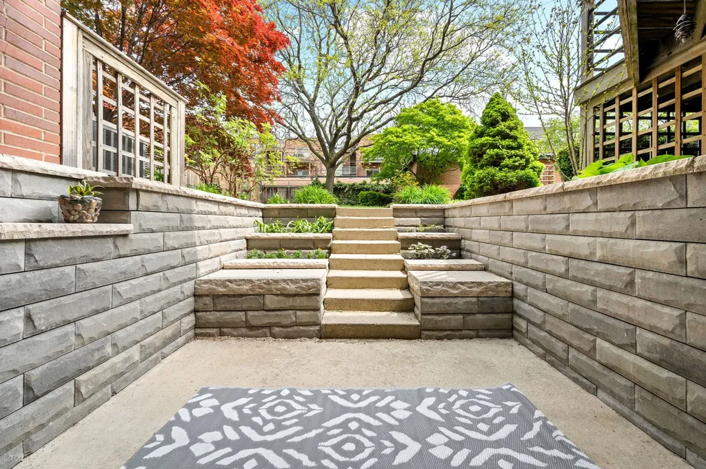 2705 North Bosworth Avenue Chicago IL 60614