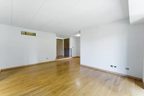 13248 West Circle Drive Parkway Crestwood IL 60418