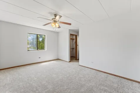 13248 West Circle Drive Parkway Crestwood IL 60418