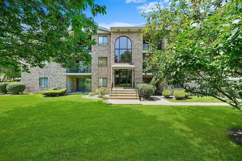 13248 West Circle Drive Parkway Crestwood IL 60418