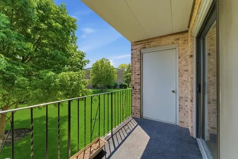 13248 West Circle Drive Parkway Crestwood IL 60418