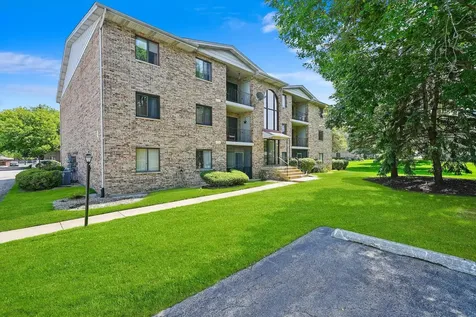 13248 West Circle Drive Parkway Crestwood IL 60418