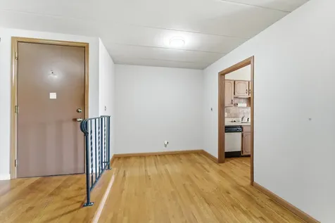 13248 West Circle Drive Parkway Crestwood IL 60418
