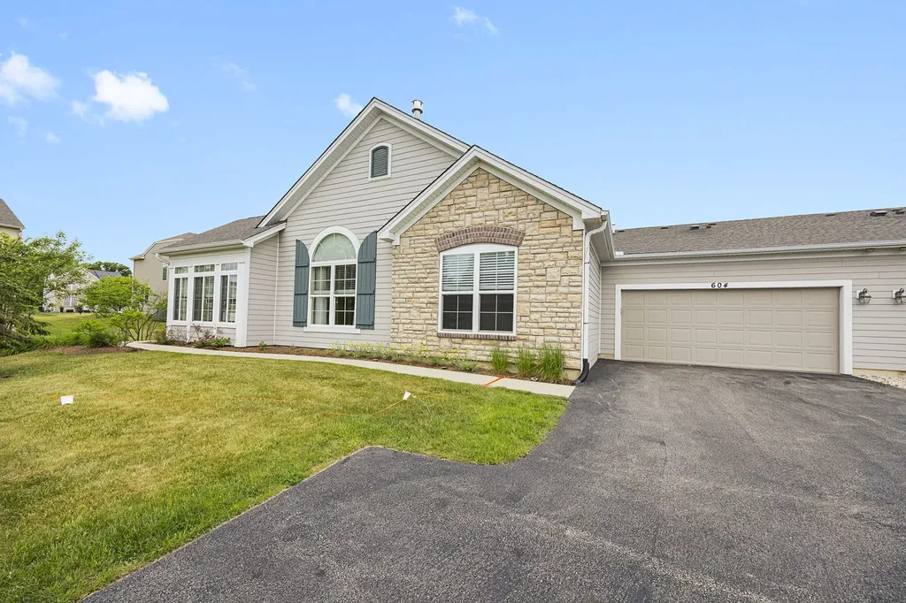 604 Handel Lane Woodstock IL 60098