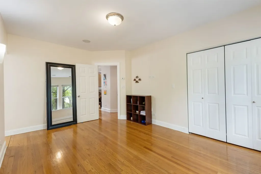 2935 West Rosemont Avenue Chicago IL 60659