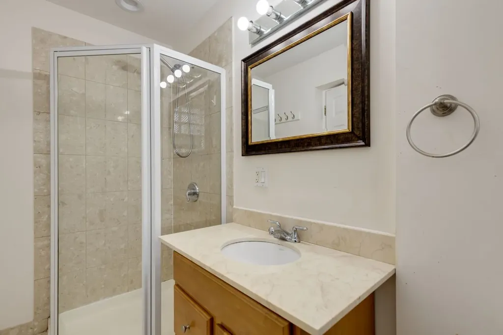 2935 West Rosemont Avenue Chicago IL 60659