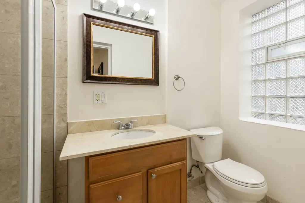 2935 West Rosemont Avenue Chicago IL 60659