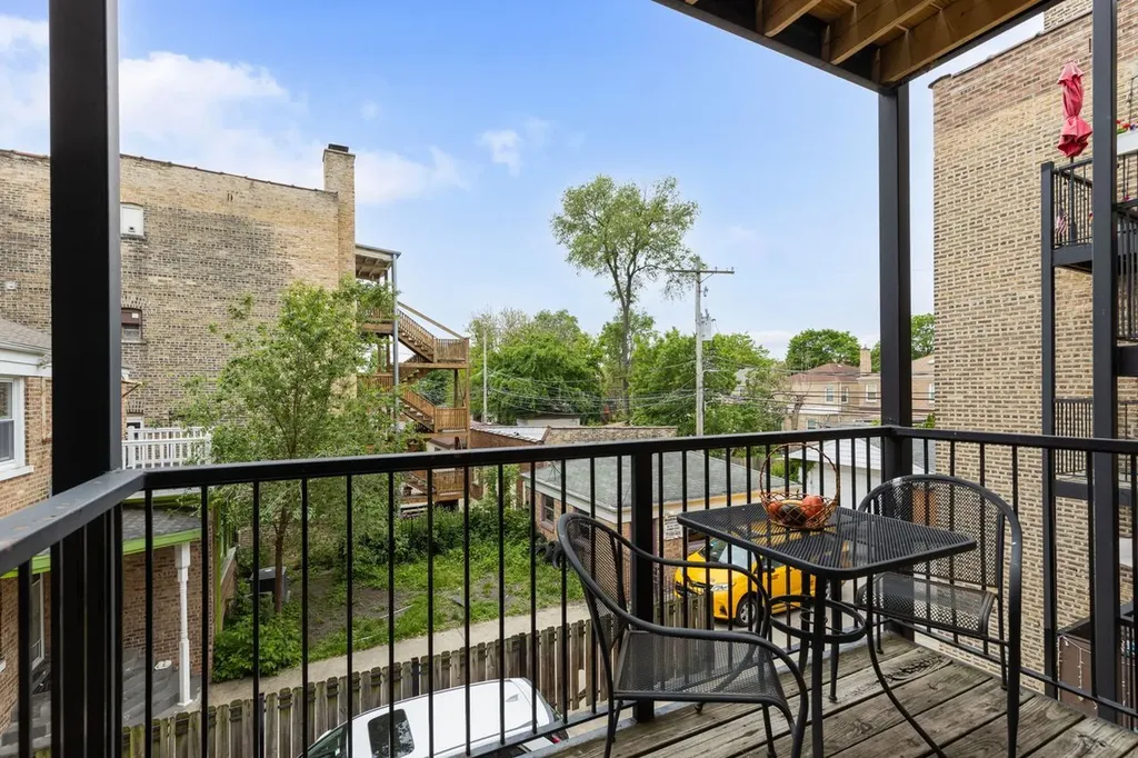 2935 West Rosemont Avenue Chicago IL 60659