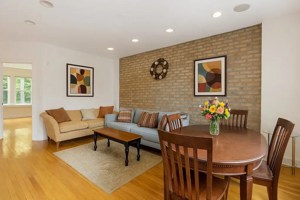 2935 West Rosemont Avenue Chicago IL 60659