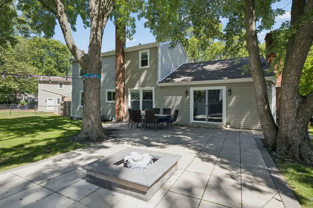 1220 Garden Court Naperville IL 60540
