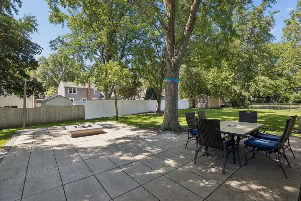 1220 Garden Court Naperville IL 60540