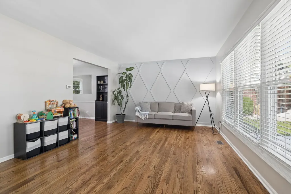 1220 Garden Court Naperville IL 60540