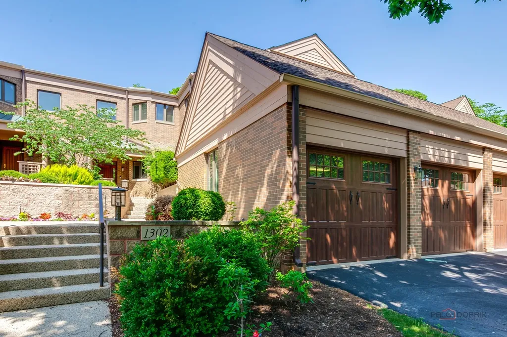 1302 Hawthorne Lane Hinsdale IL 60521