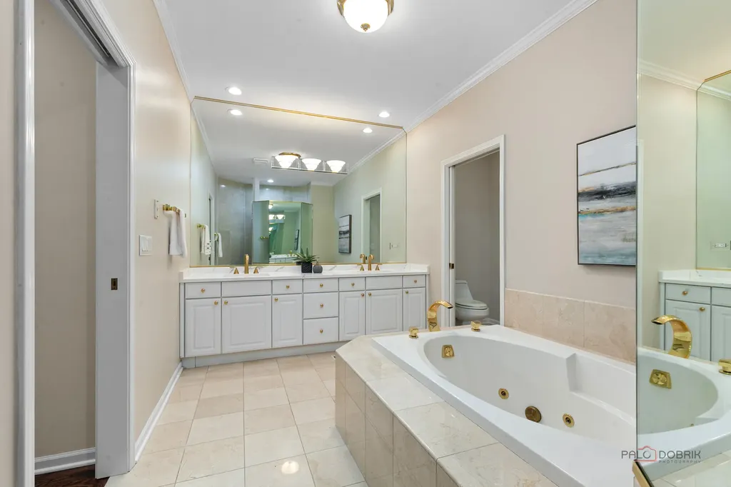 1302 Hawthorne Lane Hinsdale IL 60521