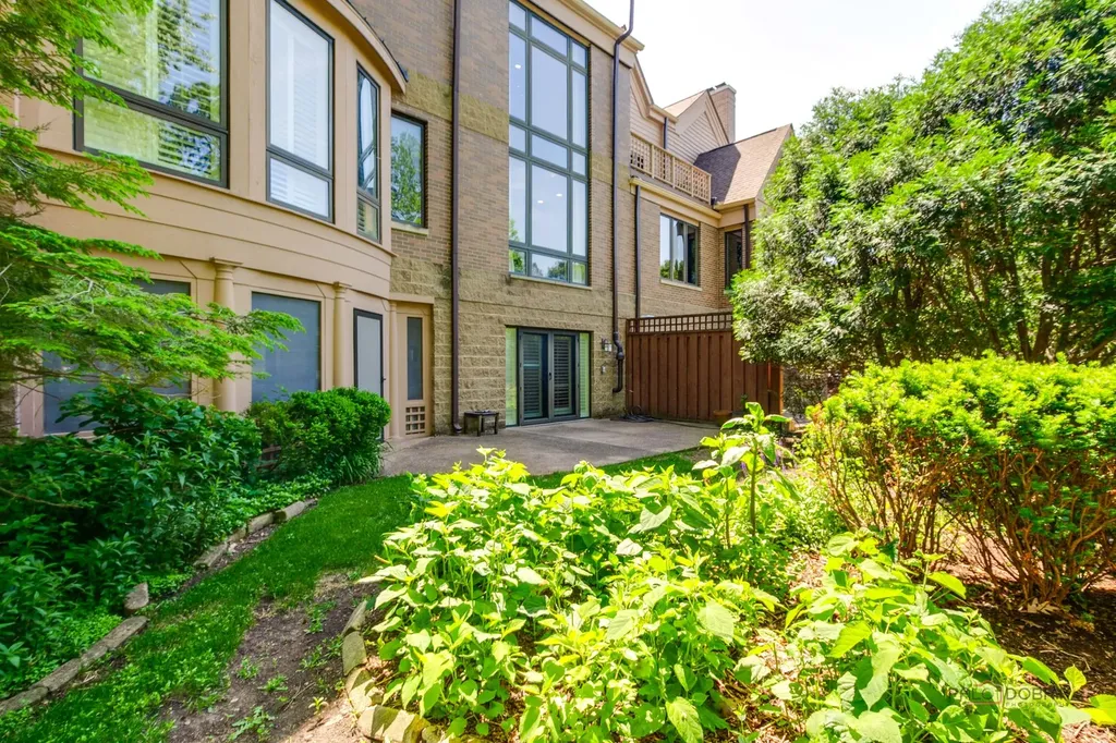 1302 Hawthorne Lane Hinsdale IL 60521