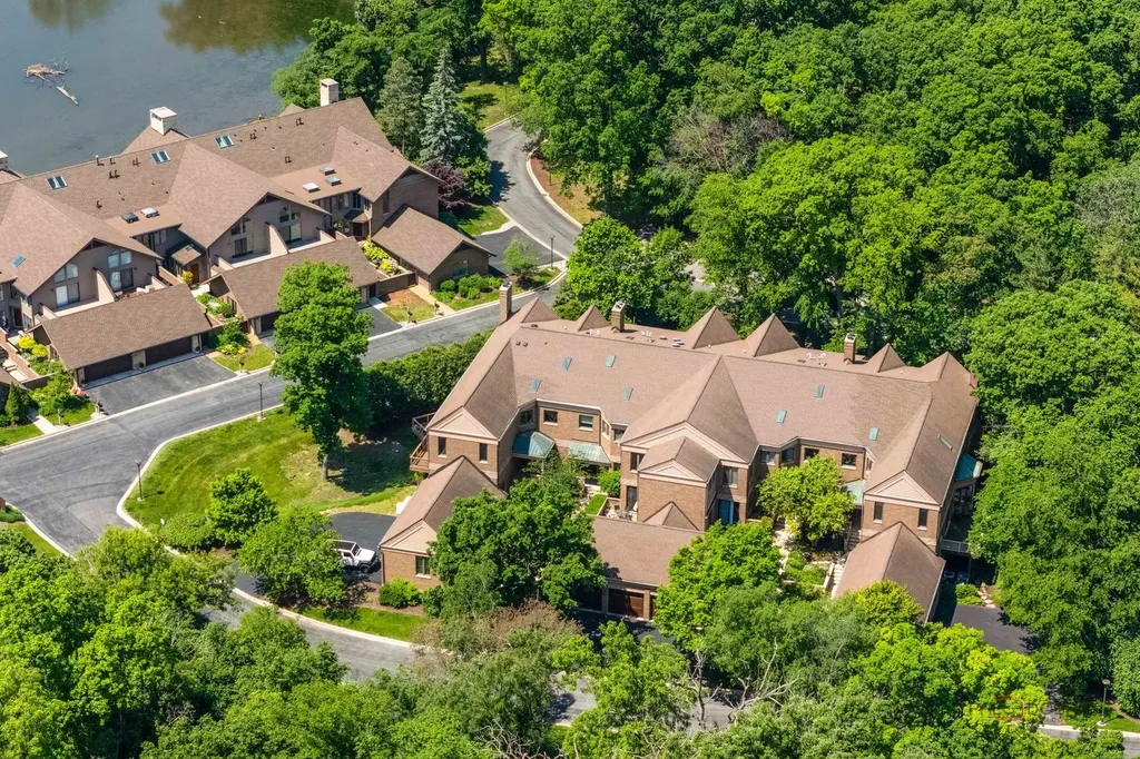 1302 Hawthorne Lane Hinsdale IL 60521