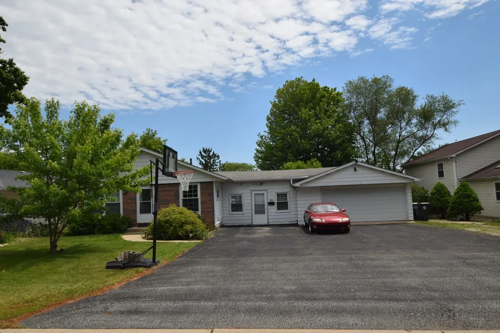 1531 North East End Avenue Round Lake Beach IL 60073