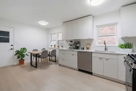 5439 North Artesian Avenue Chicago IL 60625