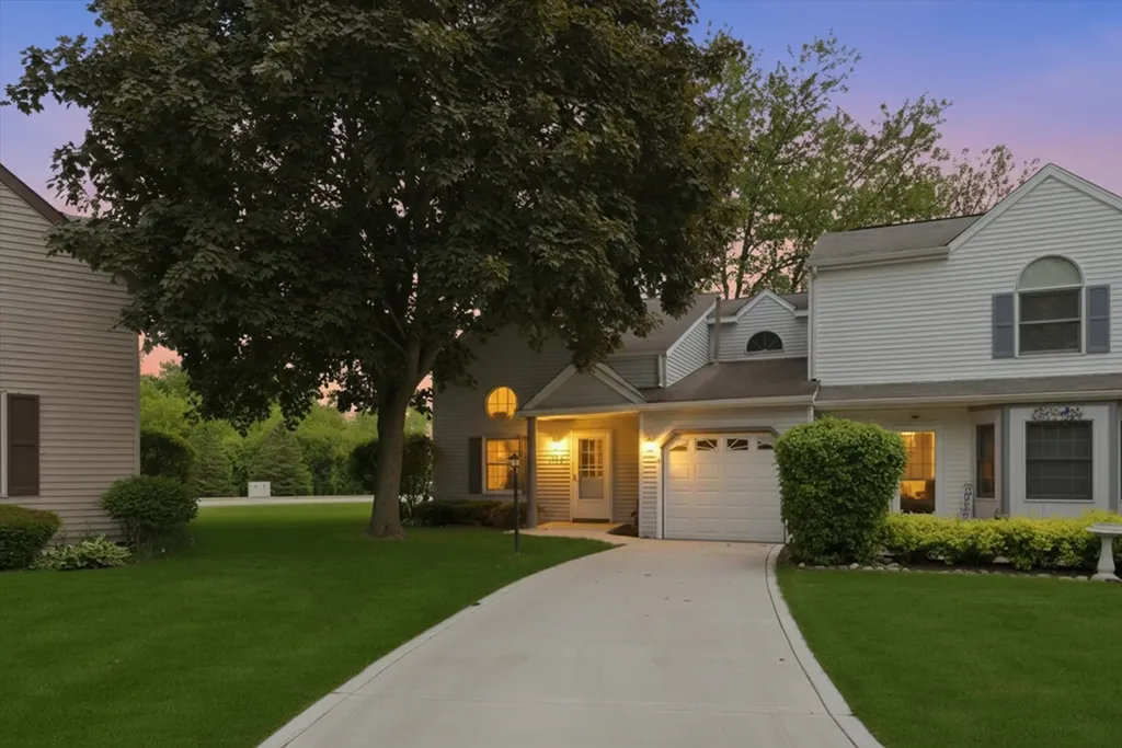 2456 Bridgewater Drive Woodstock IL 60098