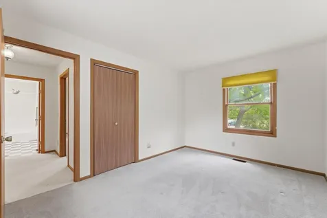 2456 Bridgewater Drive Woodstock IL 60098