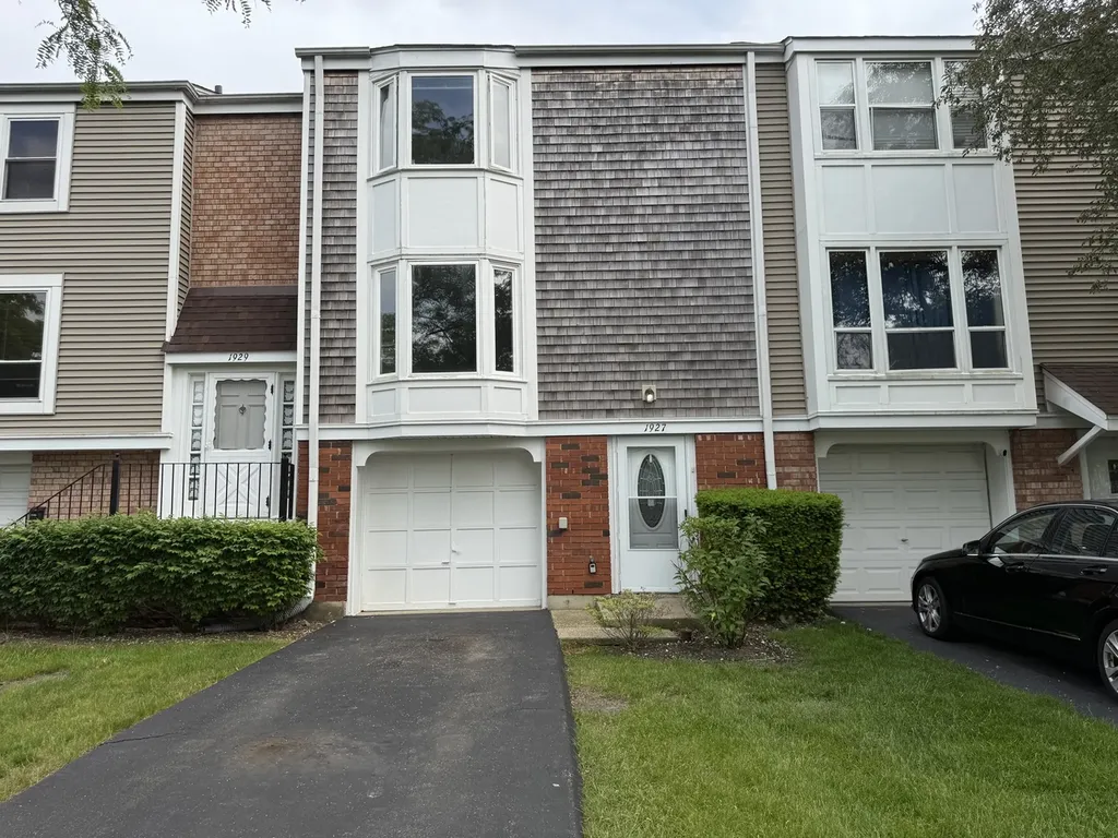 1927 Governors Lane Hoffman Estates IL 60169