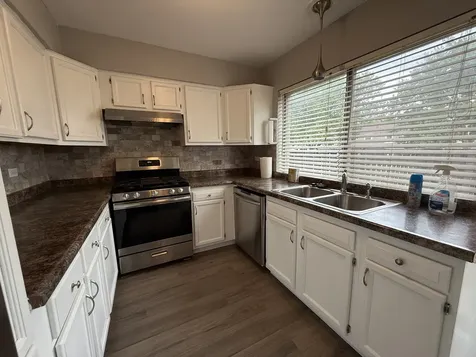 1927 Governors Lane Hoffman Estates IL 60169