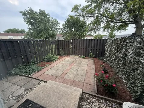 1927 Governors Lane Hoffman Estates IL 60169