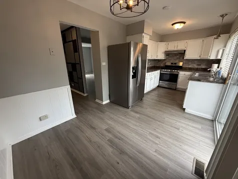 1927 Governors Lane Hoffman Estates IL 60169