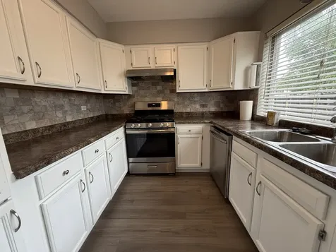 1927 Governors Lane Hoffman Estates IL 60169