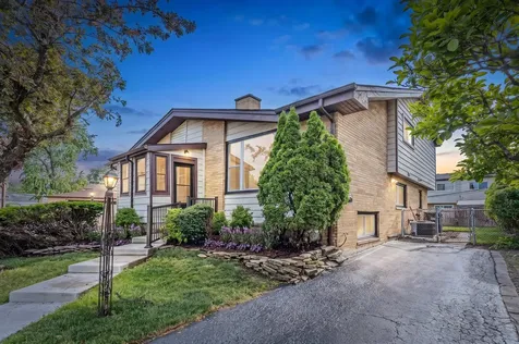 9272 North Home Terrace Des Plaines IL 60016