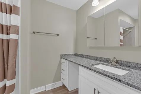 9272 North Home Terrace Des Plaines IL 60016