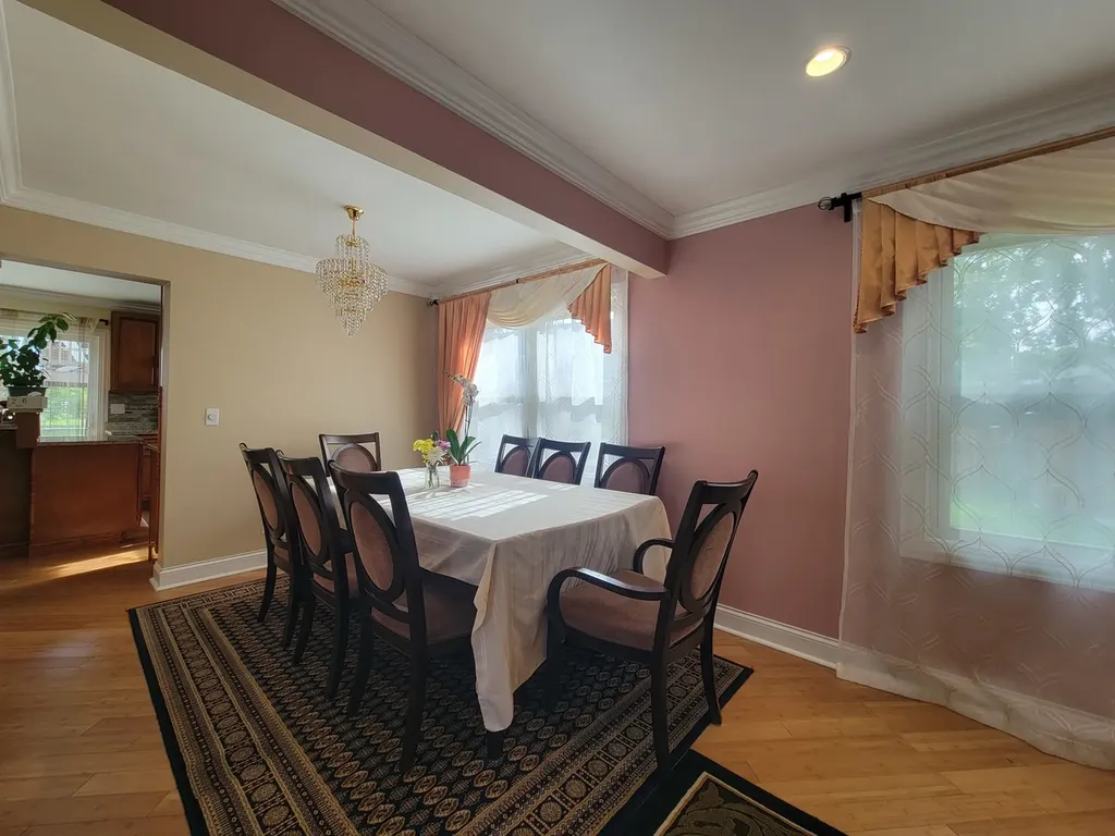 755 Rodenburg Road Roselle IL 60172