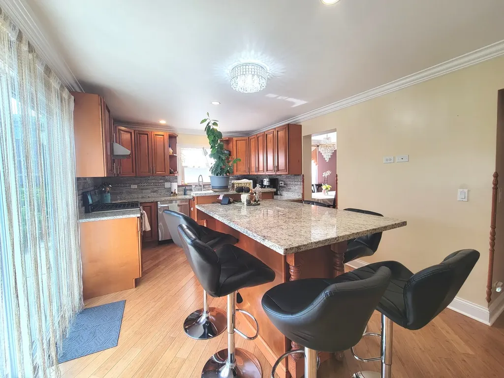 755 Rodenburg Road Roselle IL 60172